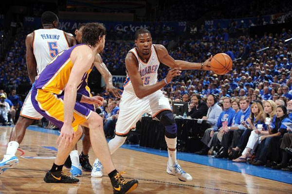 Kevin Durant registrou 26,8 pontos por partida para o Thunder na eliminação dos Lakers
