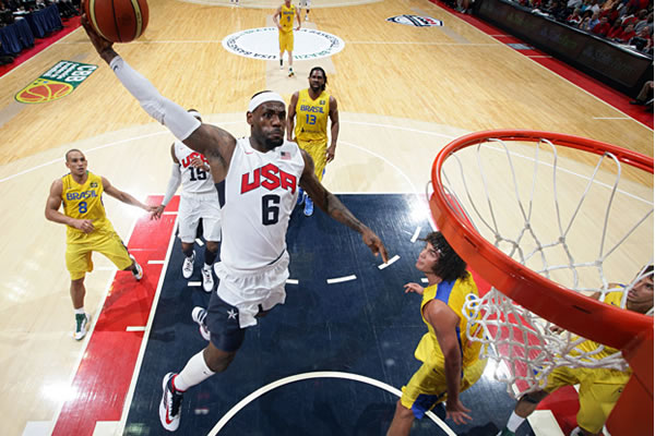 LeBron James foi o destaque do amistoso contra a seleção brasileira.